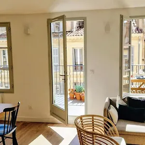 Appartement Terrasse - Hyper Centre - 2 - Parking Gratuit - Calme & Lumineux - Arrivee Autonome, Marseille